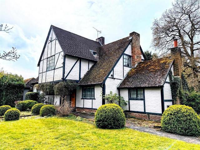 House for sale in Nutfield, Hillview