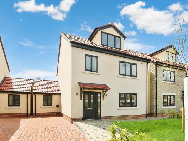 House for sale in Stoke Lodge and The Common, Patchway