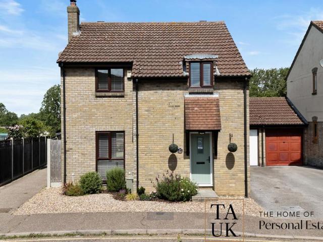 House for sale in Chipping Hill, Essex