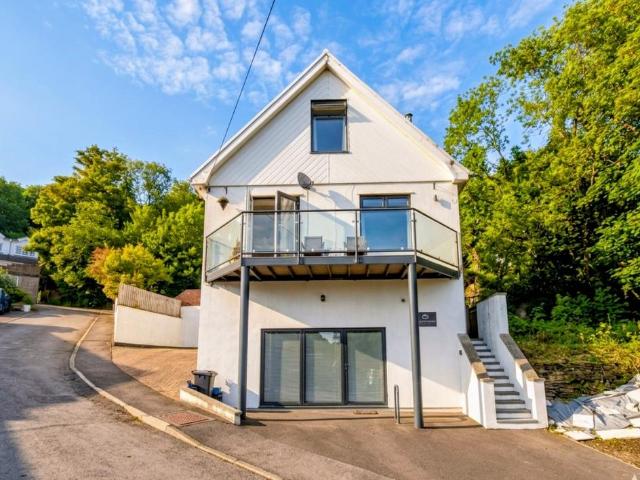House for sale in Treharris