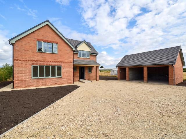House for sale in Crookhill, Worcestershire