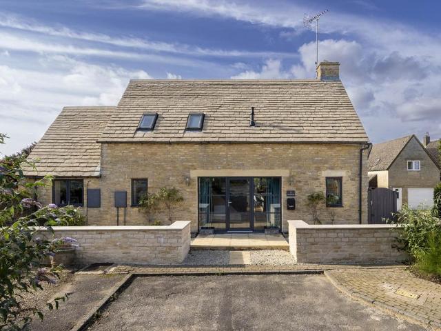 House for sale in Black Bourton, Oxfordshire