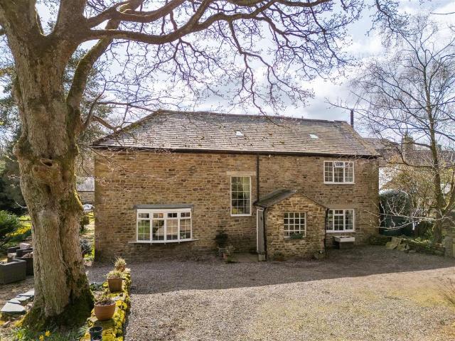 House for sale in Cowshill