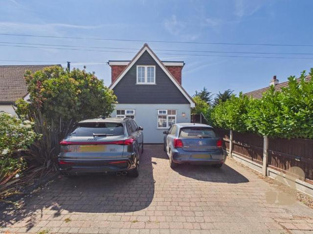 House for sale in Frinton and Walton, Dale Hill