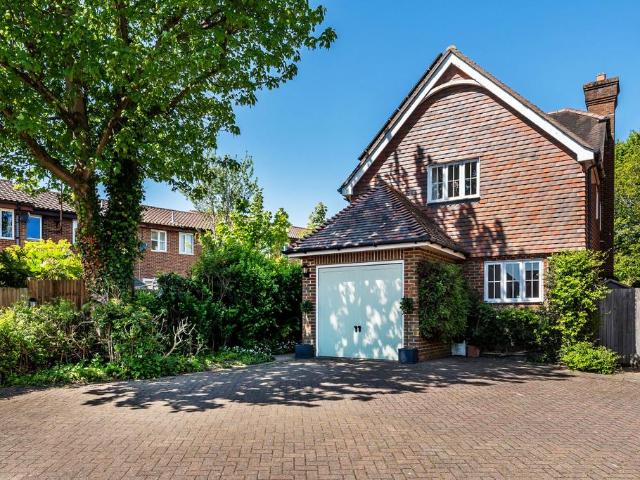 House for sale in The Butts, Kent