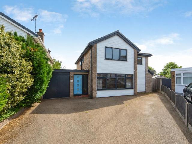 House for sale in Rossmore, Cheshire