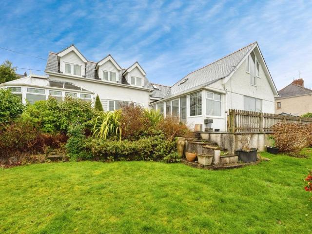House for sale in Llanedi, Fforest