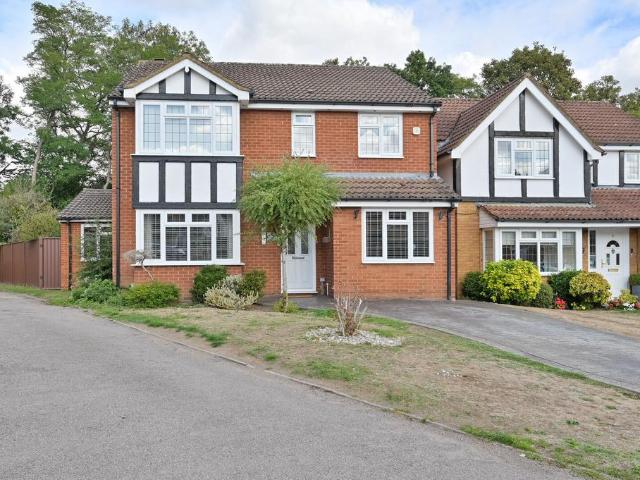 House for sale in Garston, Watford