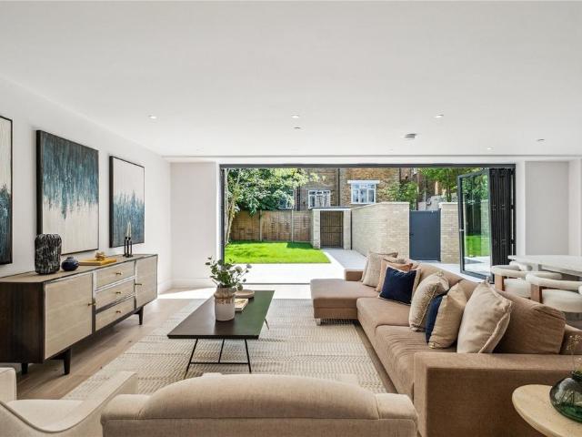 House for sale in Streatham, Greater London