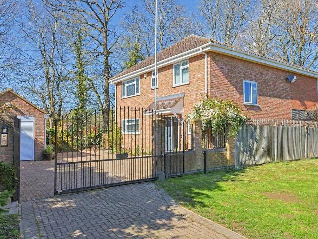 House for sale in Symonds Green, Shephall