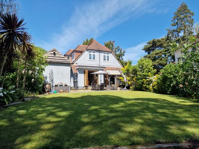 House for sale in Queens Park, Bournemouth