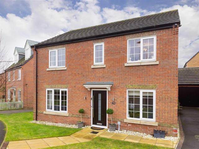 House for sale in Scholes, West Yorkshire