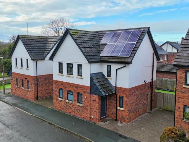 House for sale in Calveley