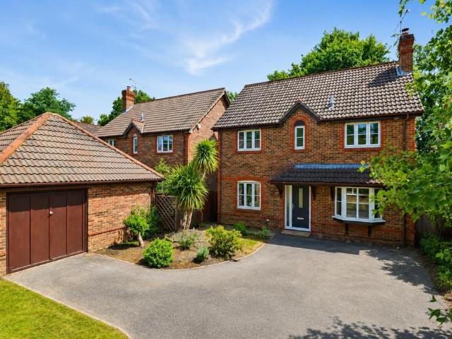 House for sale in Fleet, Hart