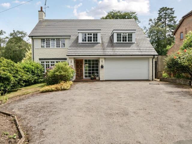 House for sale in Fole, Surrey