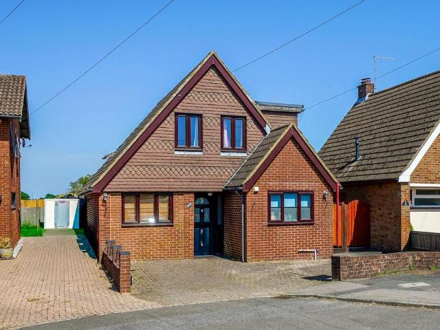 House for sale in Caddington, Bedfordshire