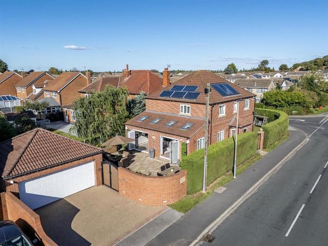 House for sale in Thorpe Willoughby, North Yorkshire