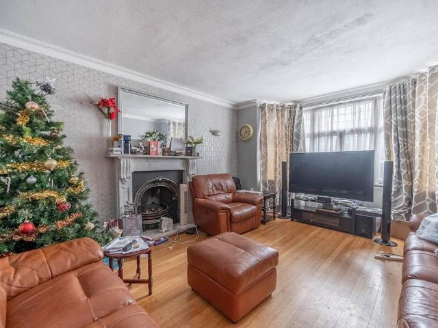 House for sale in Little Stanmore, Greater London