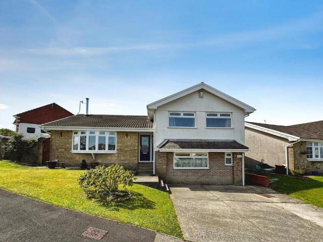 House for sale in Cimla, Neath