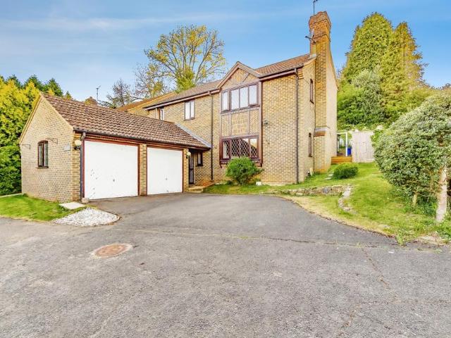 House for sale in London Borough of Croydon, Selsdon