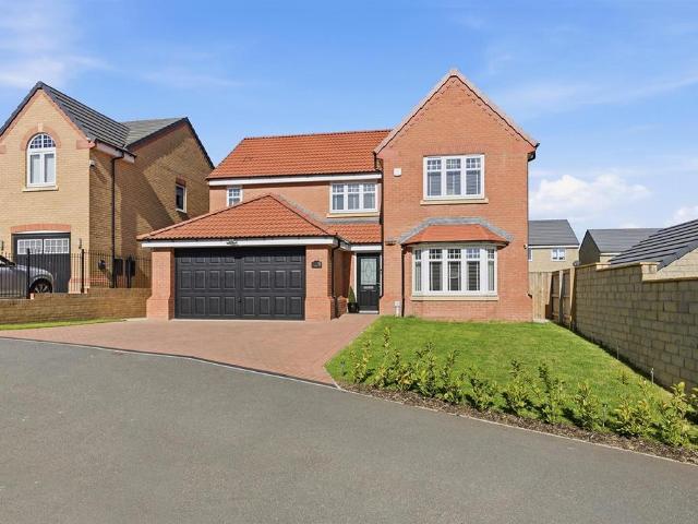 House for sale in Fixby, West Yorkshire