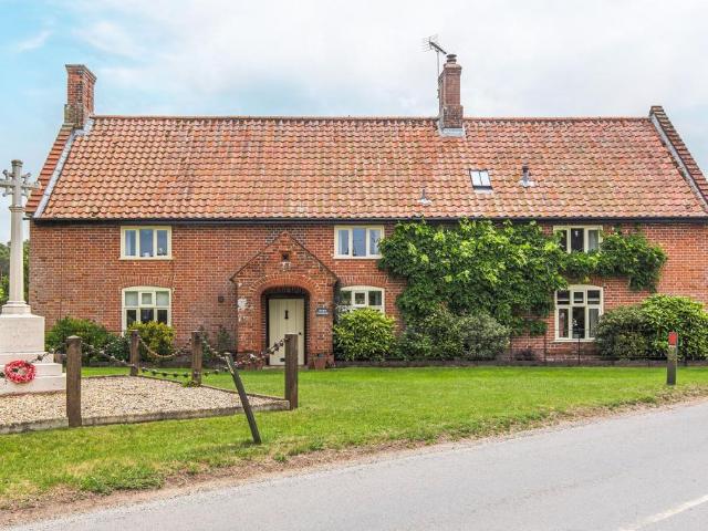 House for sale in Crostwick, Norfolk