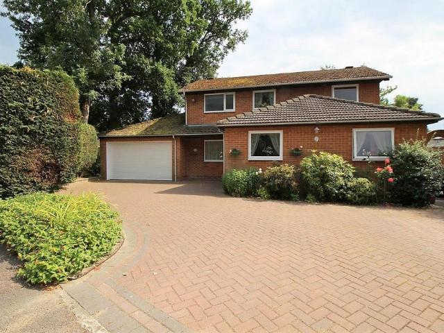 House for sale in Pound Hill, Crawley