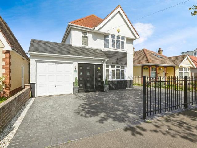 House for sale in Holland-on-Sea, Dale Hill