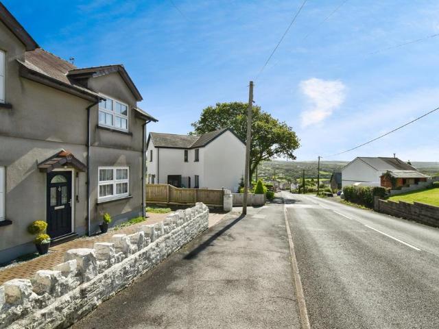 House for sale in Llangyndeyrn, Pontyates