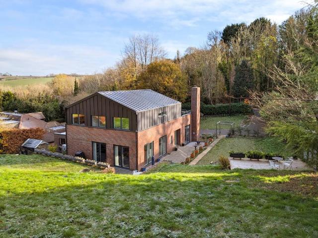 House for sale in Hillview, Surrey