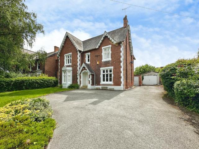 House for sale in Winshill, Beamhurst