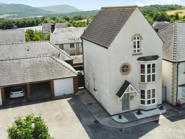 House for sale in Coedffranc, Llandarcy