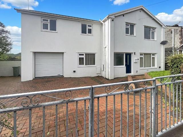 House for sale in Pen-y-cae, Sarn