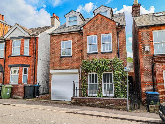 House for sale in Highfield, Pouchen End