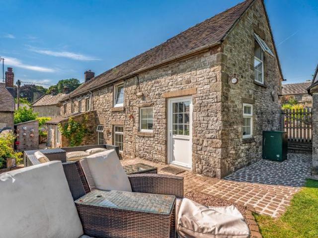 House for sale in Froggatt, East Midlands