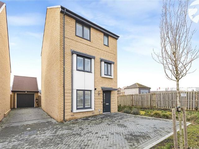 House for sale in Castle Hill, Monks Orchard