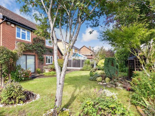 House for sale in The Butts, Kent