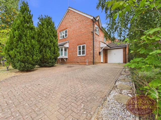 House for sale in Weedon Bec