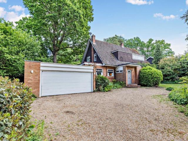 House for sale in Sunninghill and Ascot, South Ascot