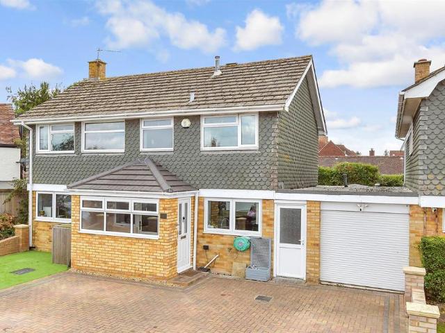 House for sale in Donnington, Littlecote