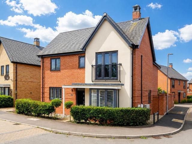 House for sale in Houghton Regis, Bedfordshire