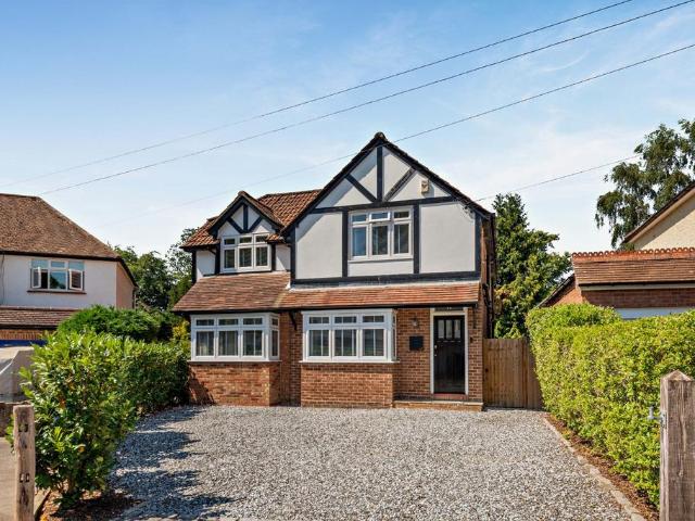 House for sale in Heol-las, Surrey