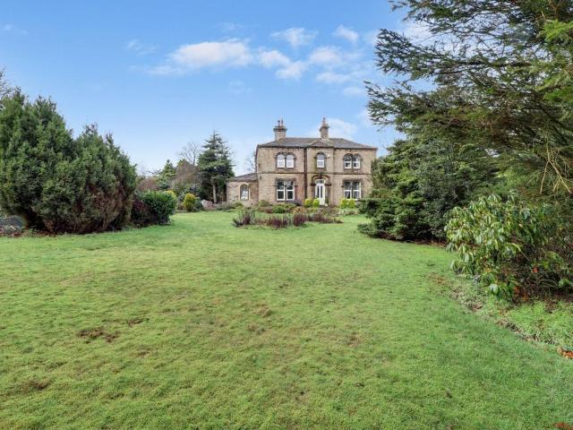 House for sale in Holme Valley, Hade Edge