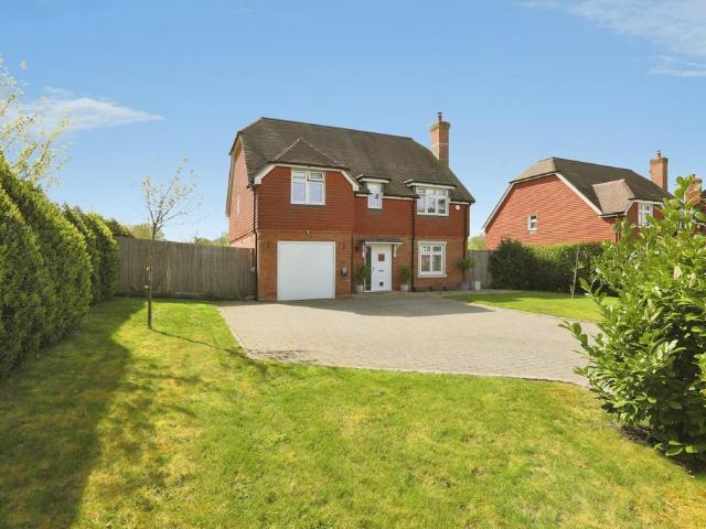 House for sale in The Butts, Kent
