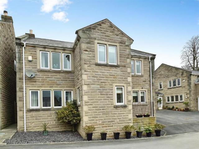 House for sale in Hipperholme, West Yorkshire