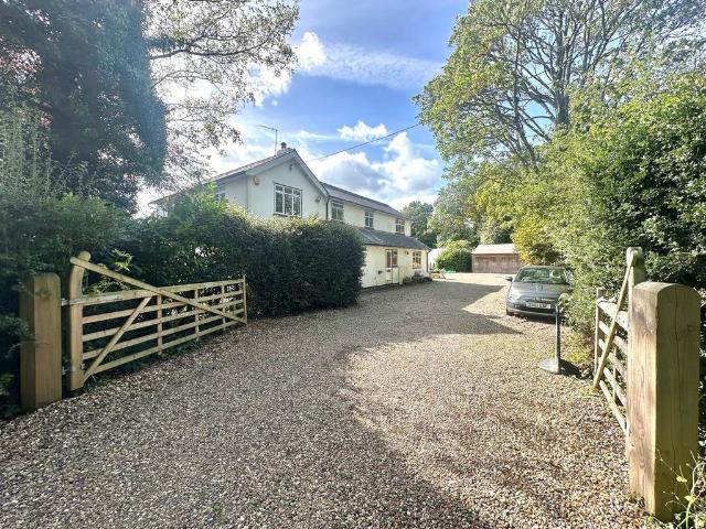 House for sale in Pouchen End, Hertfordshire