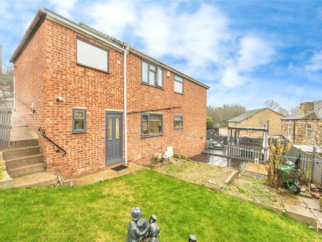 House for sale in Batley, West Yorkshire