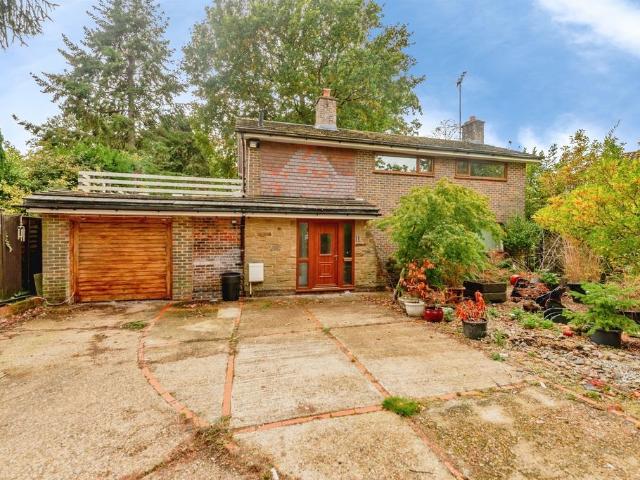 House for sale in Pound Hill, Crawley