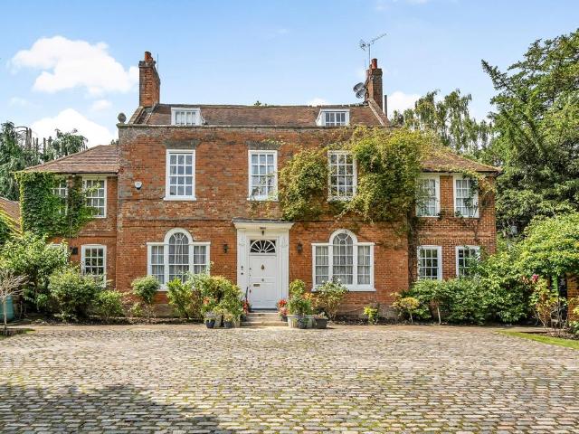 House for sale in Woodcote, Epsom