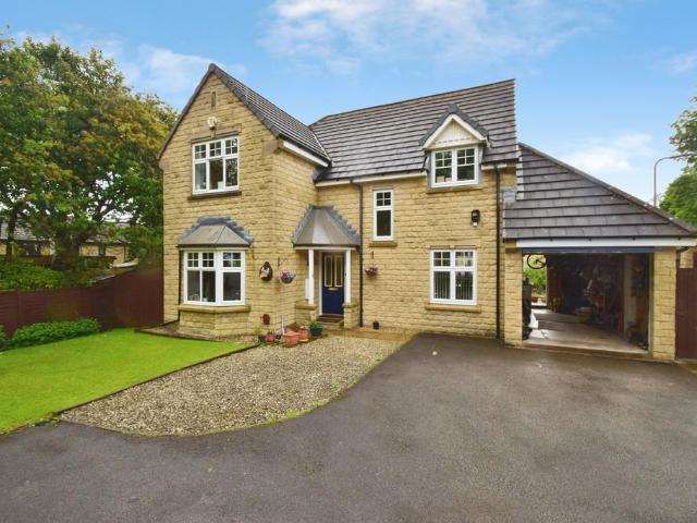 House for sale in Westwood Park, West Yorkshire